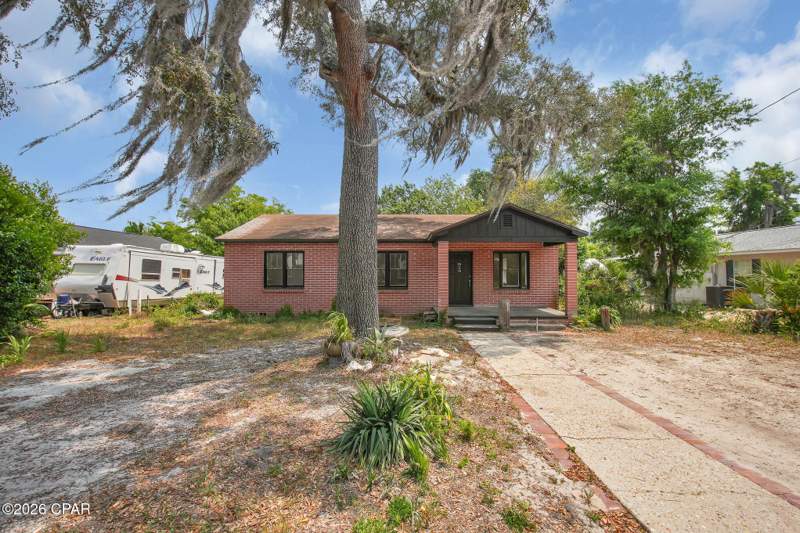 3 bedroom SingleFamilyResidence at 1824 Grant Avenue, Bayview Add, Panama City — photo 2