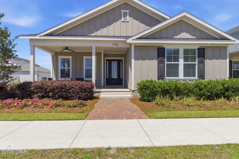 5 bedroom SingleFamilyResidence at 1708 Daffodil Street, Sweetbay, Panama City — photo 2