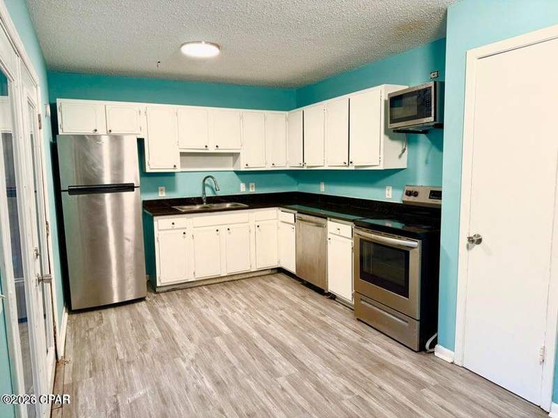 3 bedroom SingleFamilyResidence at 1707 Michigan Avenue, Bayview Add, Panama City — photo 3