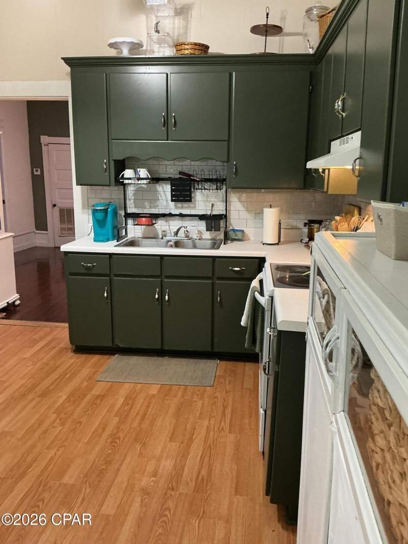 3 bedroom SingleFamilyResidence at 704 Main Street, Chipley, Chipley — photo 5