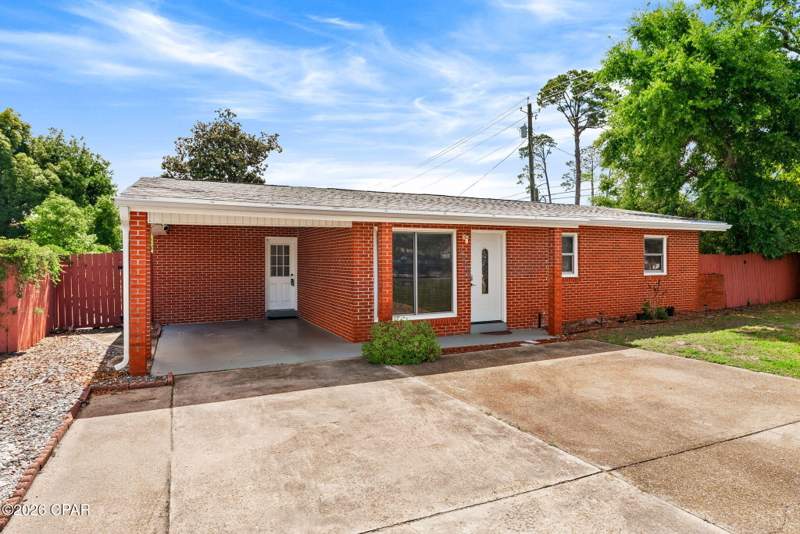 3 bedroom SingleFamilyResidence at 1900 Beck Avenue, Hentz 1st Add Unit-B Rep, Panama City — photo 4