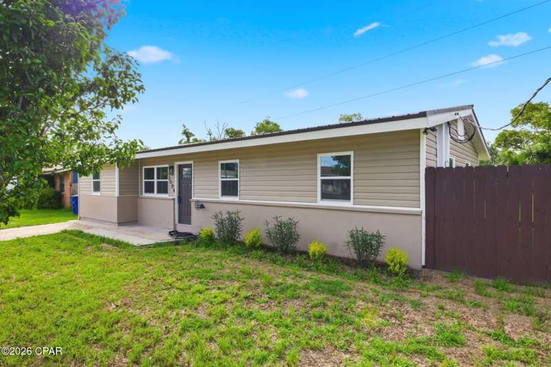 3 bedroom SingleFamilyResidence at 2504 W 21st Street, Hentz 1st Add Unit B, Panama City — photo 3