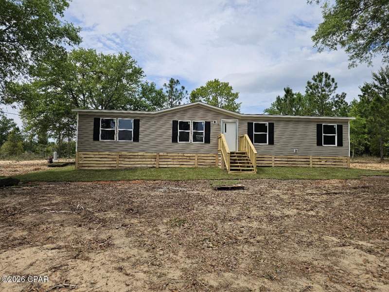 4 bedroom ManufacturedHome at 562 Apalachicola Avenue, Compass Lake Hills Unit 4, Alford — photo 2