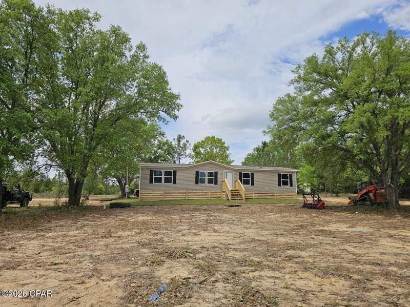 4 bedroom ManufacturedHome at 562 Apalachicola Avenue, Compass Lake Hills Unit 4, Alford — photo 3