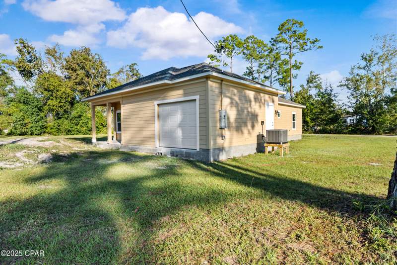 3 bedroom SingleFamilyResidence at 7523 Highway 2302, Southport, Panama City — photo 3