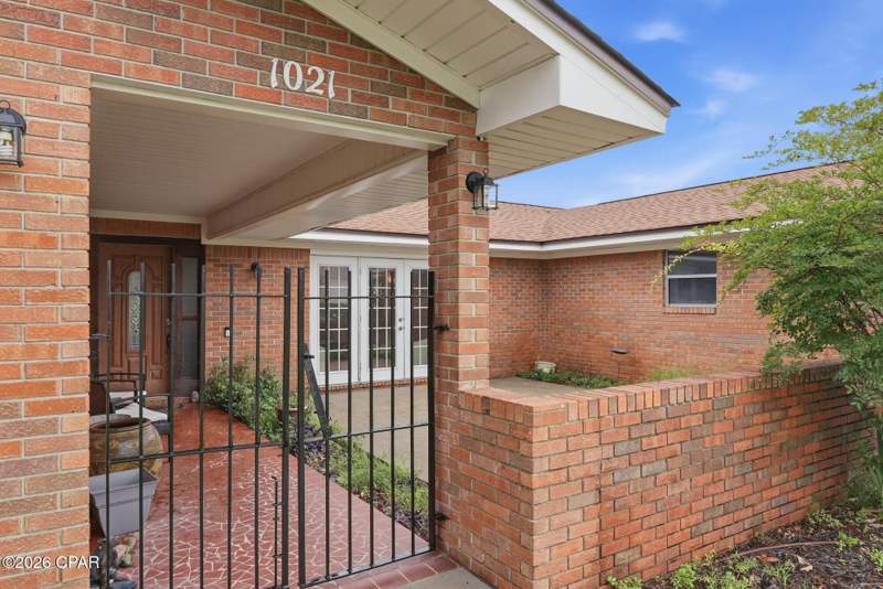 3 bedroom SingleFamilyResidence at 1021 Buena Vista Boulevard, Bayside, Panama City — photo 2