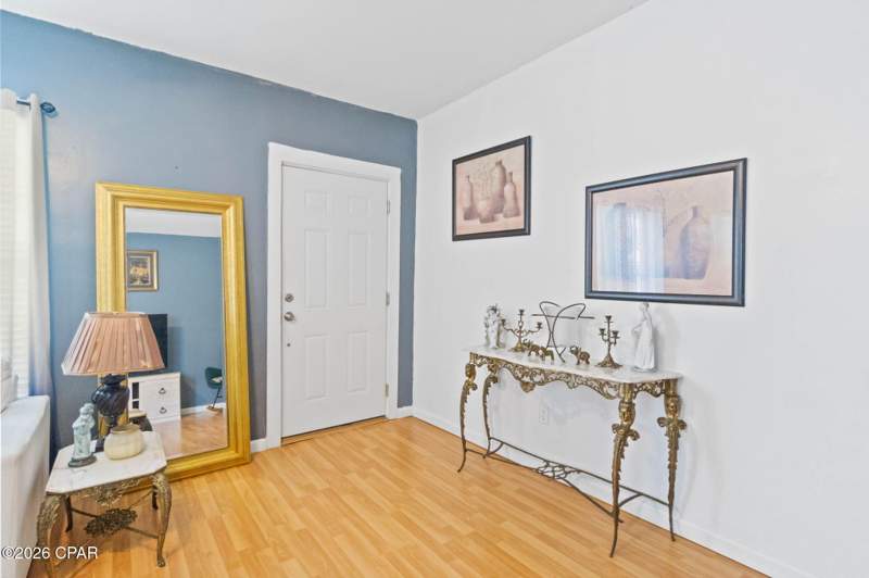 2 bedroom SingleFamilyResidence at 1016 10th Avenue, Graceville, Graceville — photo 3