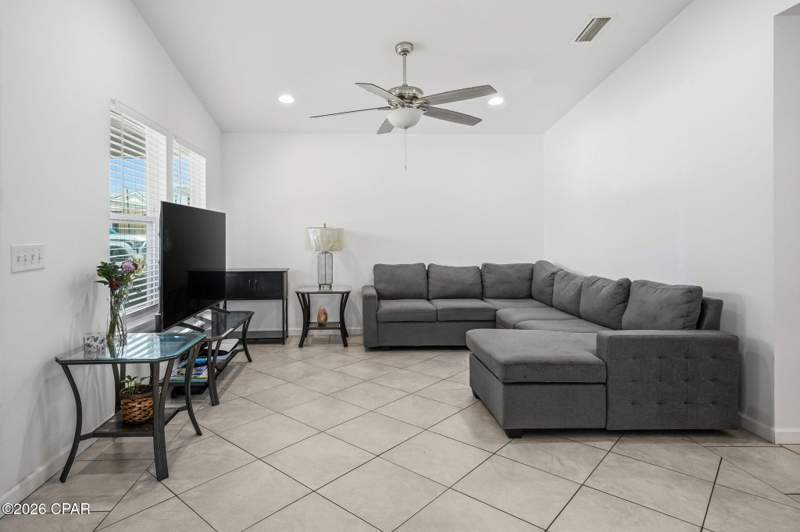 3 bedroom SingleFamilyResidence at 1014 Hamilton Avenue, Segler, Panama City — photo 5