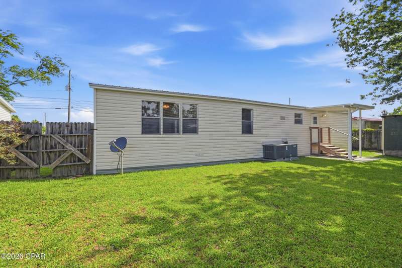 3 bedroom ManufacturedHome at 3214 Douglas Road, Hiland Heights, Panama City — photo 4