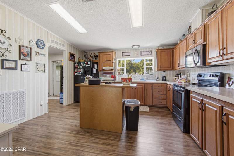 3 bedroom ManufacturedHome at 2429 Game Farm Road, Highland City, Panama City — photo 2