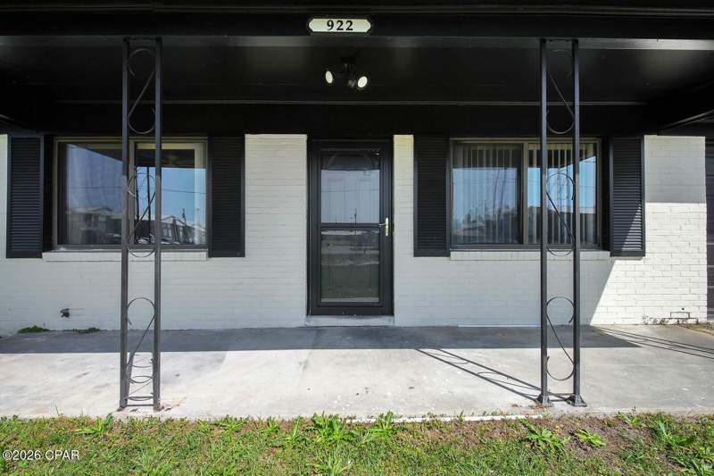 3 bedroom SingleFamilyResidence at 922 Everitt Avenue, Robindale, Panama City — photo 2
