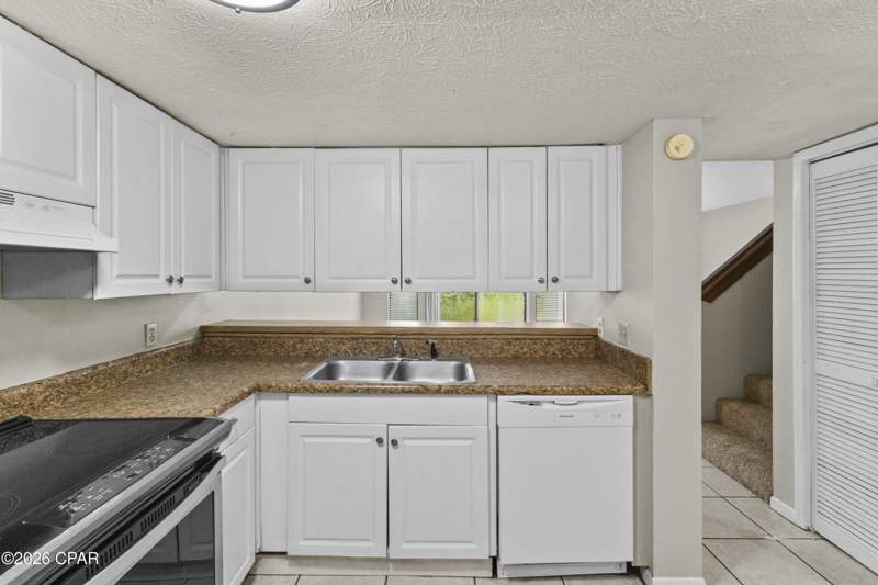3 bedroom Attached at 102 Pattho Lane B, Gulf Coast Vill U-1 Re, Lynn Haven — photo 5