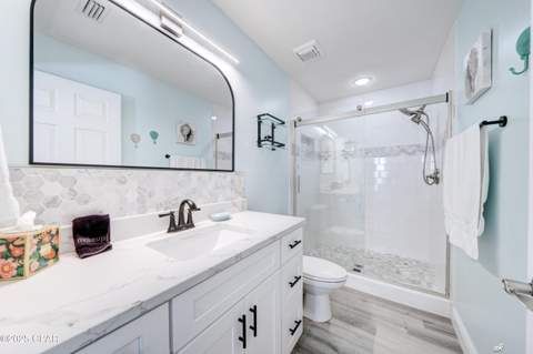 6724 Thomas Drive, Panama City Beach FL - photo 11 of 46