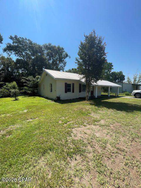 2 bedroom SingleFamilyResidence at 16875 NW Maple Street, Halley's Subdivision, Blountstown — photo 3