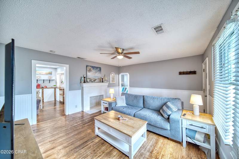 4 bedroom SingleFamilyResidence at 408 N Macarthur Avenue, Bunkers Cove, Panama City — photo 3