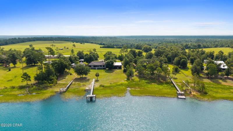 4 bedroom SingleFamilyResidence at 3620 Seminole Lane, Silver Lake, Marianna — photo 4