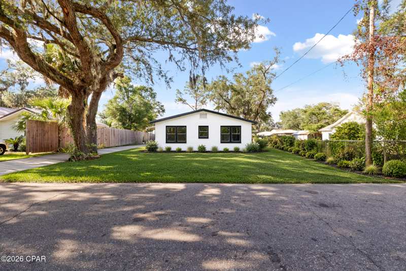 3 bedroom SingleFamilyResidence at 4002 W 17th Street, Bayview Add, Panama City — photo 1