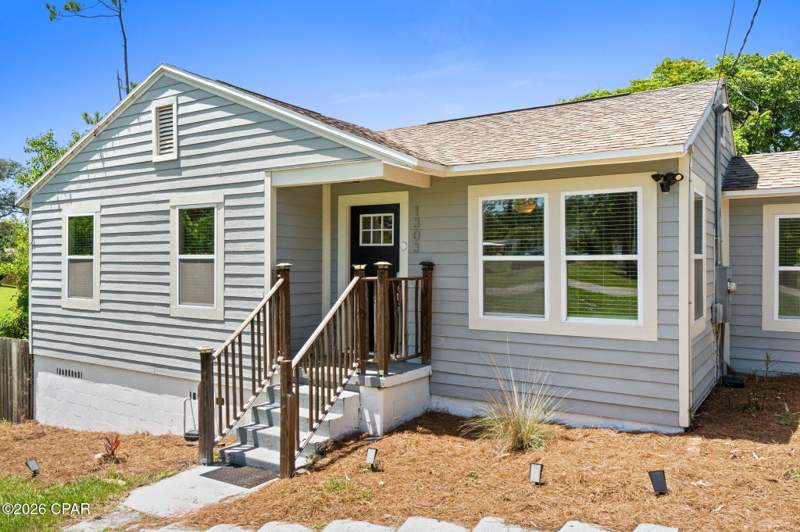 4 bedroom SingleFamilyResidence at 1303 E 2nd Court, Sudduths 4th Add, Panama City — photo 3