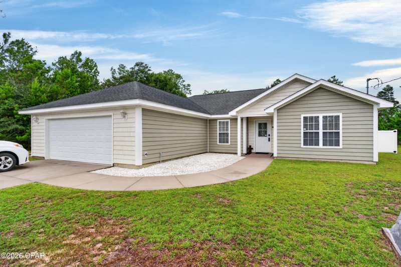 3 bedroom SingleFamilyResidence at 4122 Highland Avenue, Sunny Hills, Chipley — photo 1