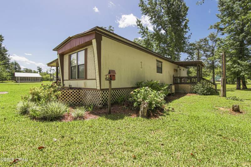 2 bedroom ManufacturedHome at 129 Patrick Street, Idlewood Park, Wewahitchka — photo 5