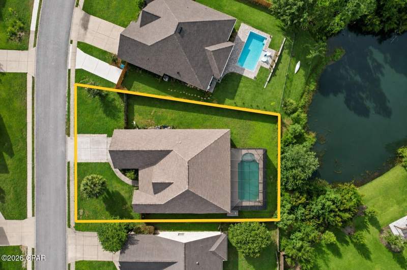5 bedroom SingleFamilyResidence at 611 Shady Oaks Lane, College Oaks, Lynn Haven — photo 3