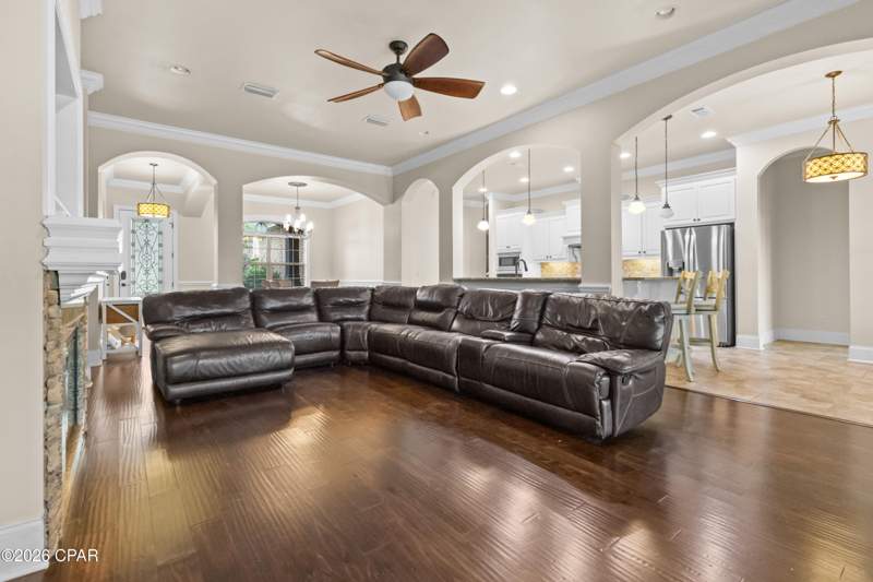 5 bedroom SingleFamilyResidence at 611 Shady Oaks Lane, College Oaks, Lynn Haven — photo 4