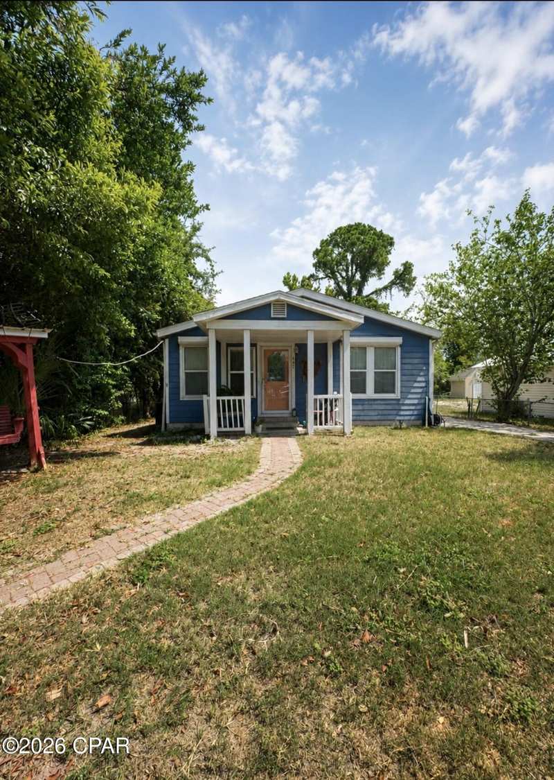 2 bedroom ManufacturedHome at 447 Dolphin Street, Highland View, Port St Joe — photo 1