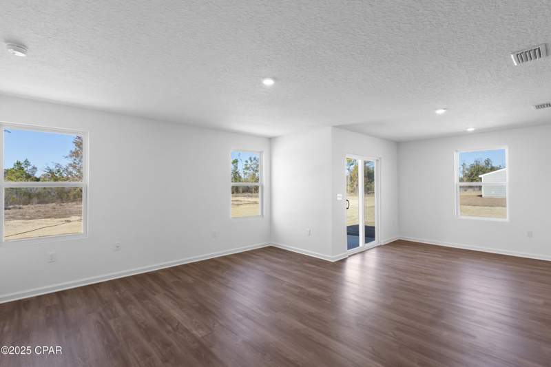 4 bedroom SingleFamilyResidence at 3716 Country Club Boulevard, Sunny Hills, Chipley — photo 5