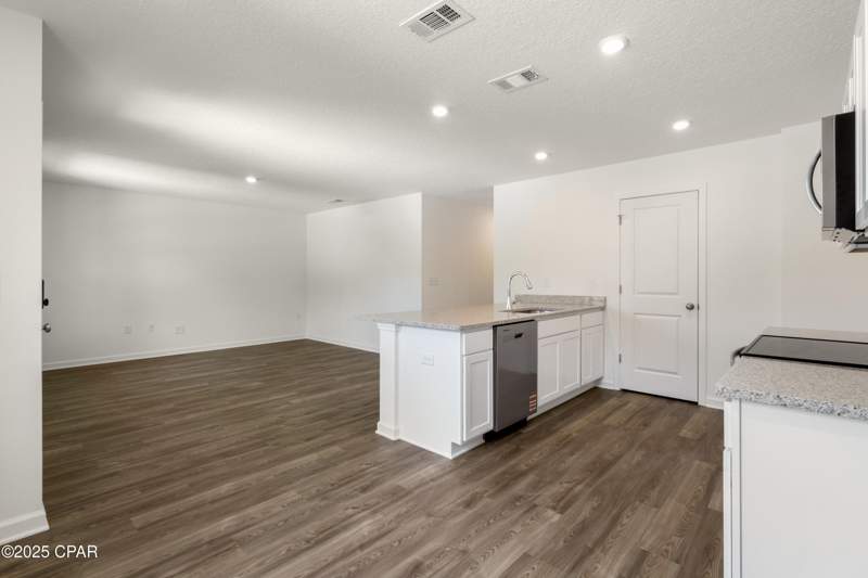 3 bedroom SingleFamilyResidence at 4138 Flint Avenue, Sunny Hills, Chipley — photo 5
