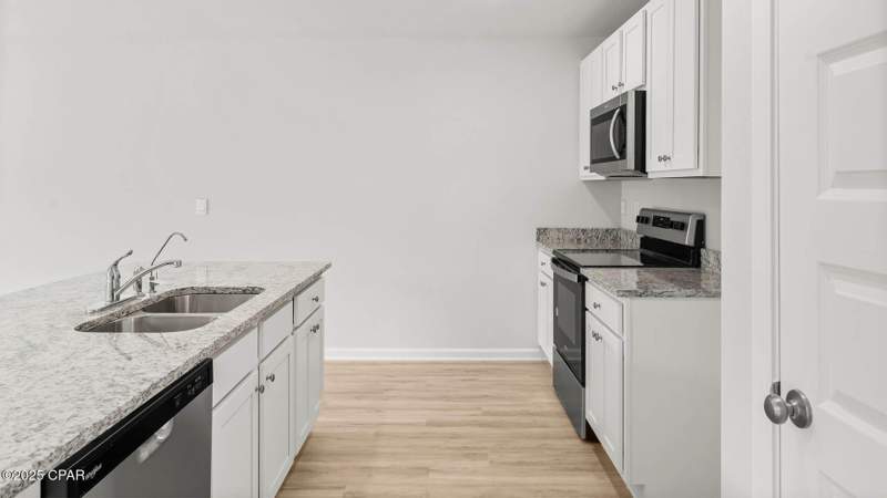 4 bedroom SingleFamilyResidence at 4069 Ramus Drive, Sunny Hills, Chipley — photo 3