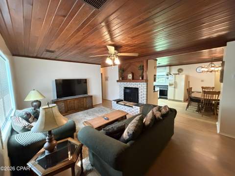 379 Lakepoint Road, Alford FL - photo 11 of 61