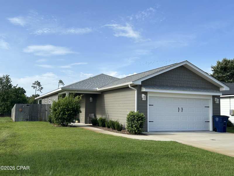 4 bedroom SingleFamilyResidence at 1210 W 10th Street, Bayside, Panama City — photo 1