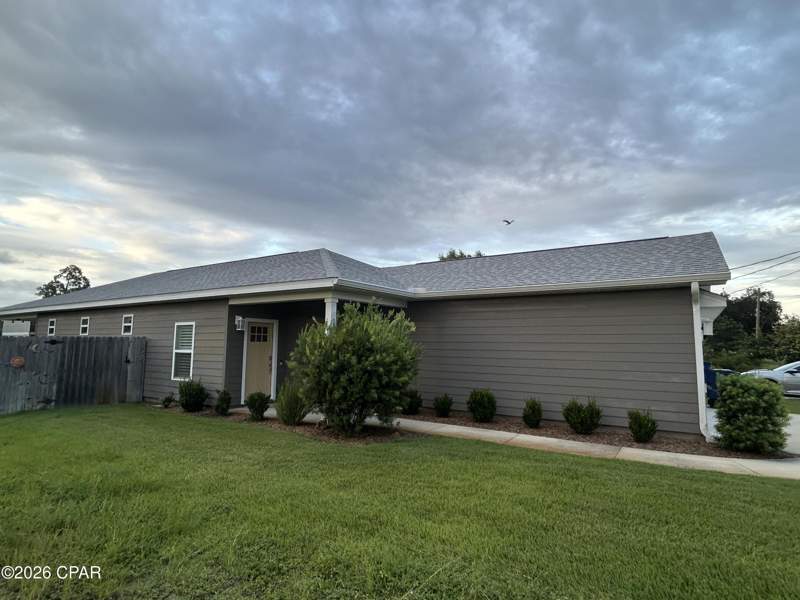 4 bedroom SingleFamilyResidence at 1210 W 10th Street, Bayside, Panama City — photo 2