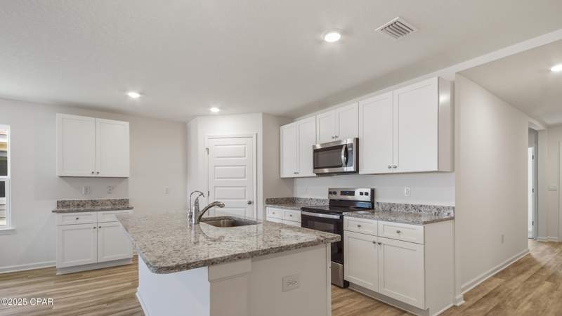 5 bedroom SingleFamilyResidence at 4010 Linwood Drive, Sunny Hills, Chipley — photo 4