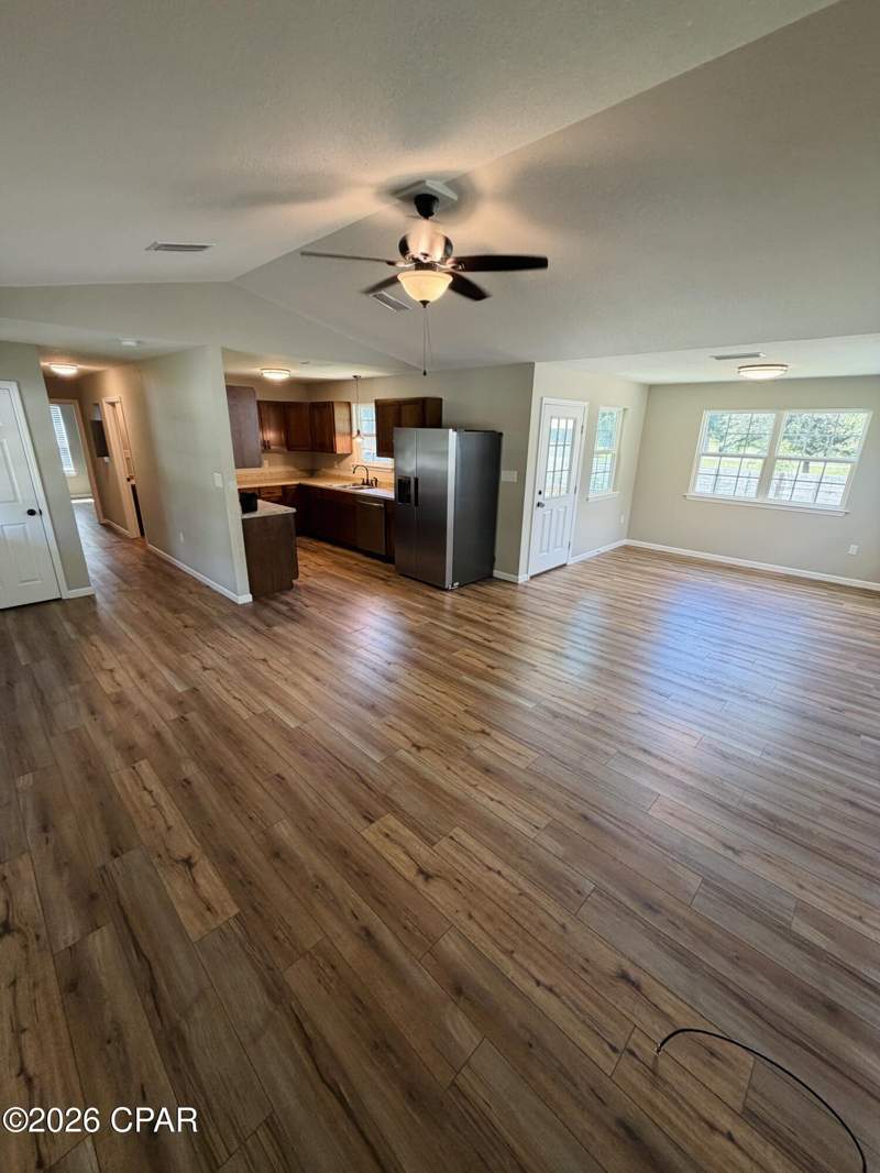 3 bedroom SingleFamilyResidence at 6601 Grande Oak Loop, Grand Ridge, Grand Ridge — photo 3