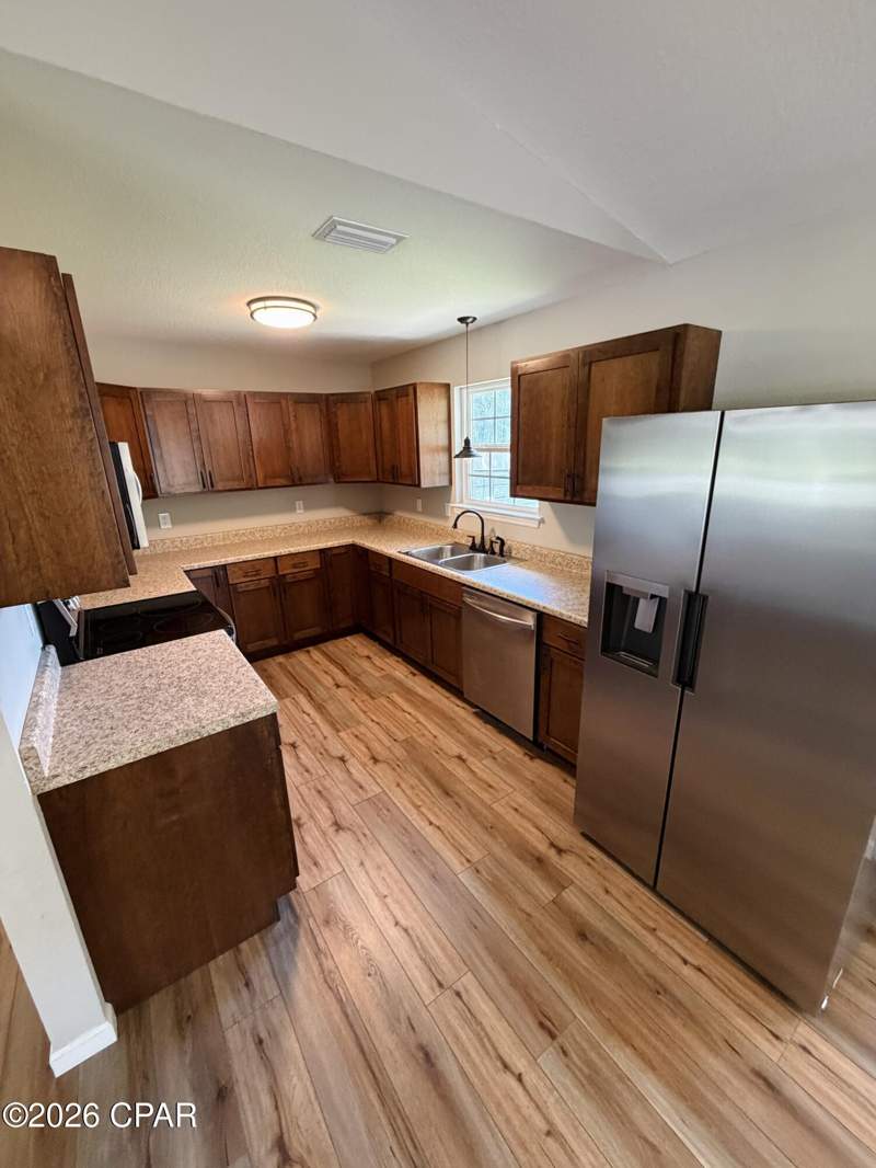 3 bedroom SingleFamilyResidence at 6601 Grande Oak Loop, Grand Ridge, Grand Ridge — photo 4