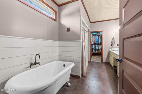 5133 Indian Bluff Drive, Youngstown FL - photo 10 of 85