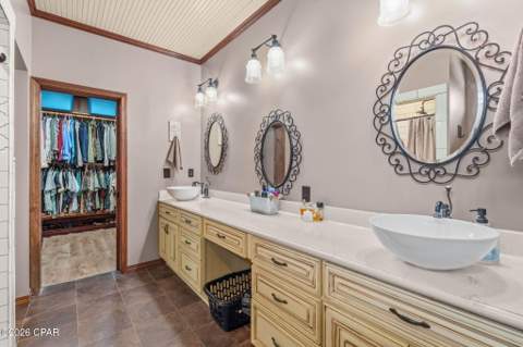 5133 Indian Bluff Drive, Youngstown FL - photo 11 of 85
