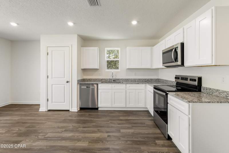 3 bedroom SingleFamilyResidence at 2307 Shenandoah Boulevard, Sunny Hills, Chipley — photo 4