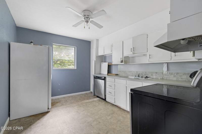 3 bedroom SingleFamilyResidence at 2208 Edgewood Drive, Edgewood, Panama City — photo 5