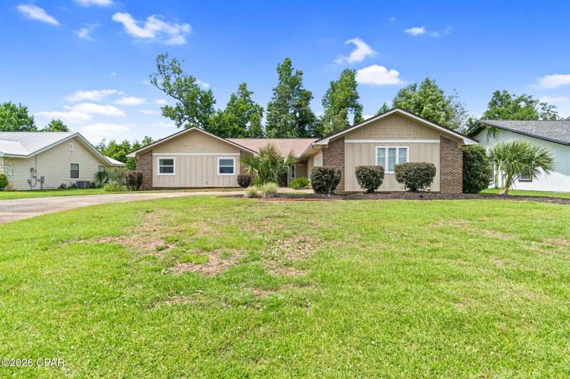 3 bedroom SingleFamilyResidence at 136 Derby Woods Drive, Derby Woods, Lynn Haven — photo 1