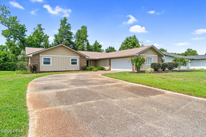 3 bedroom SingleFamilyResidence at 136 Derby Woods Drive, Derby Woods, Lynn Haven — photo 2