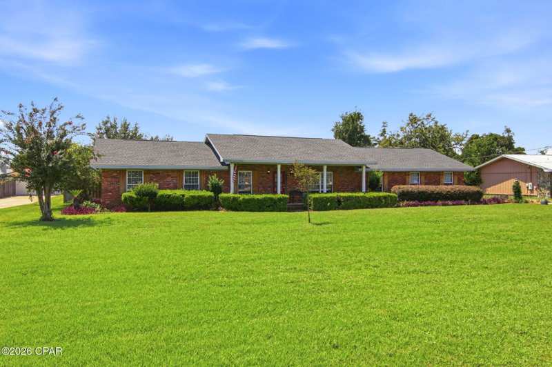 4 bedroom SingleFamilyResidence at 637 Baywood Drive, Baywood Shores Est Unit 2, Lynn Haven — photo 1