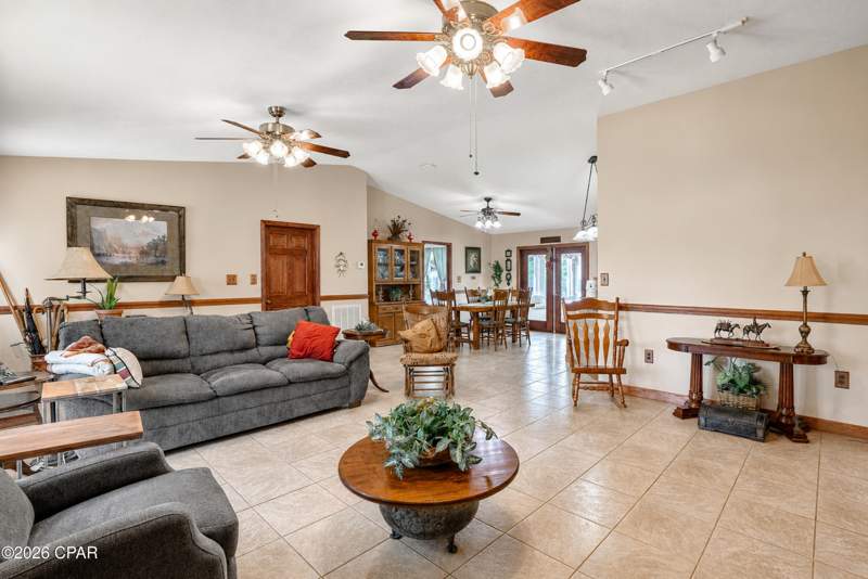 3 bedroom SingleFamilyResidence at 9107 Sunshine Drive, Youngstown Plat, Youngstown — photo 4