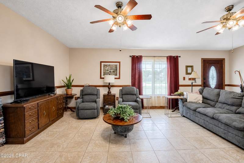 3 bedroom SingleFamilyResidence at 9107 Sunshine Drive, Youngstown Plat, Youngstown — photo 5