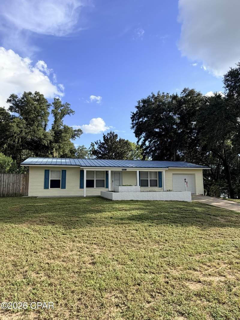 2 bedroom SingleFamilyResidence at 1995 Ambassador Court, Sunny Hills, Chipley — photo 1