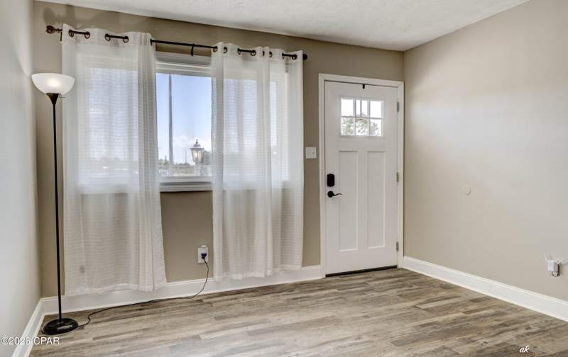 3 bedroom SingleFamilyResidence at 907 School Avenue, Robindale, Panama City — photo 2