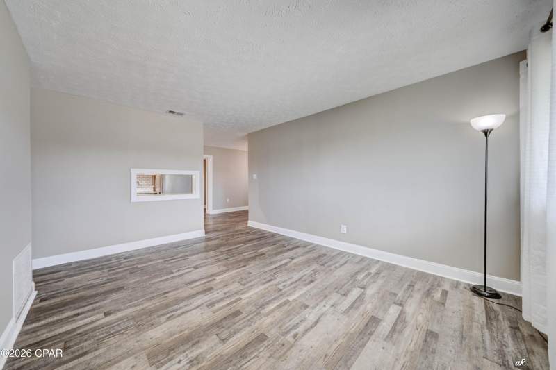 3 bedroom SingleFamilyResidence at 907 School Avenue, Robindale, Panama City — photo 3