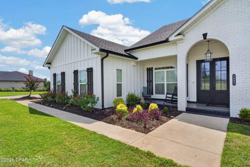 4 bedroom SingleFamilyResidence at 2901 Chase Way, Spring Chase, Marianna — photo 2