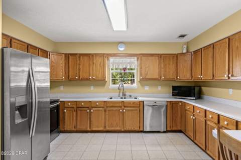 4152 Leisure Lakes Drive, Chipley FL - photo 15 of 52